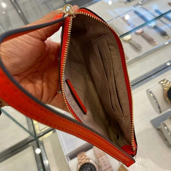 MK LG Gusset Wristlet Manda (to WM) - Picture 5 of 9